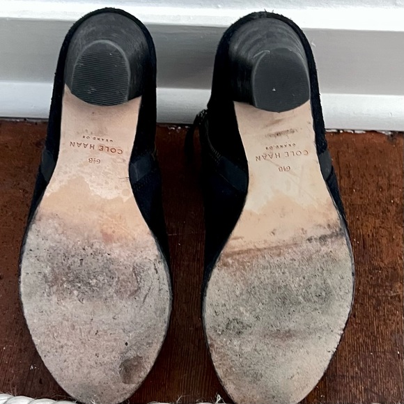 Cole Haan Hayes Ankle Boot in Black Nubuck (size 6.5). Good condition - Picture 3 of 4